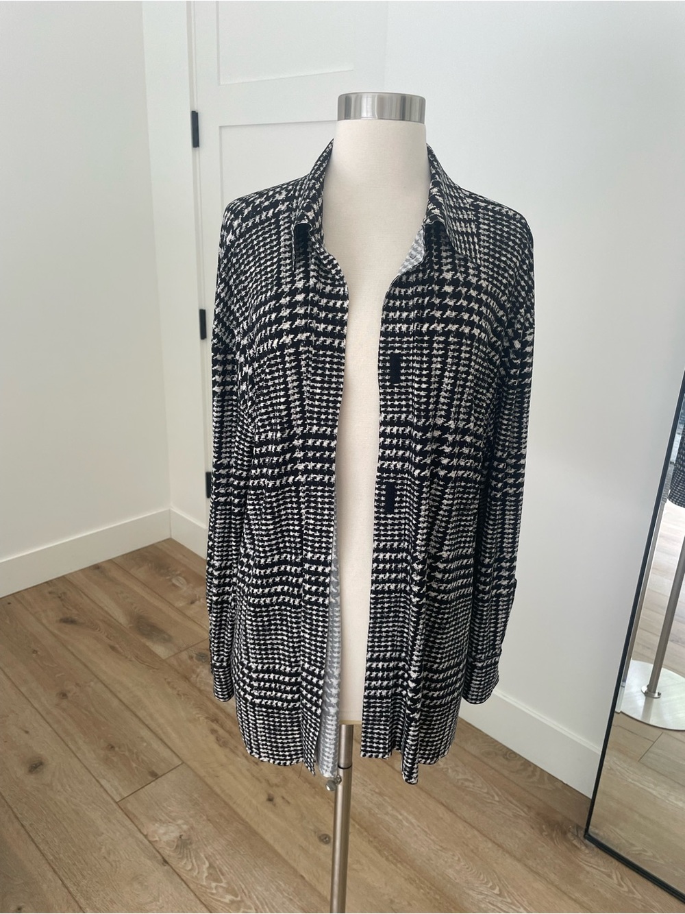 Norma Kamali Black & White Houndstooth Long Sleeve Blouse